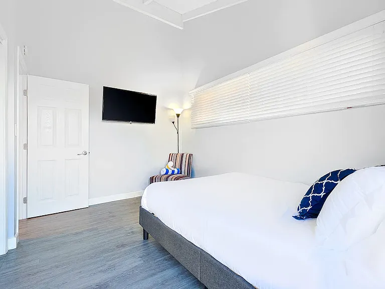 1320 W Balboa Blvd #B — Photo 12