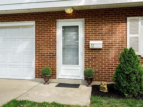 3rd image of 32 Glenada Ct