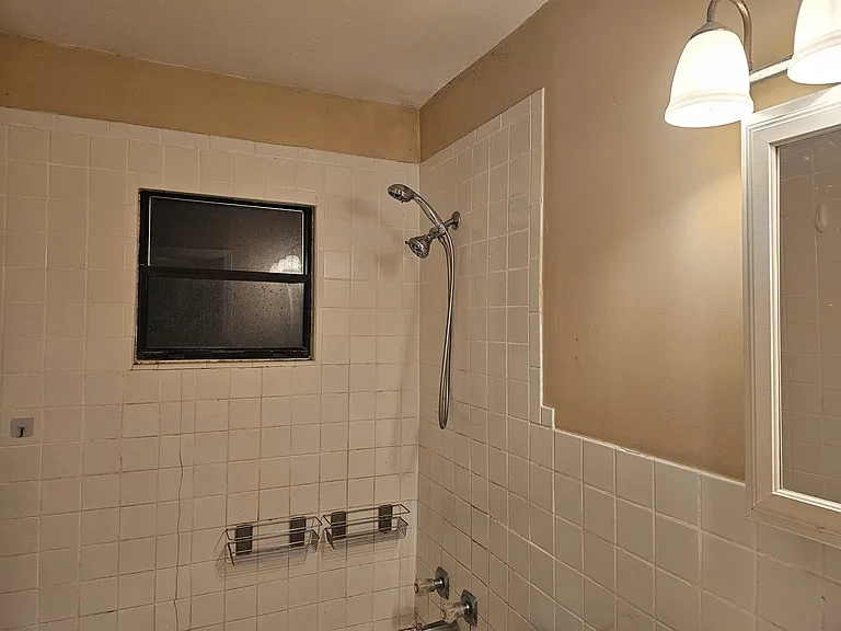 4695 Geneva Dr — Photo 11