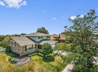 16307 Prairie Dr, Tinley Park, IL 60477