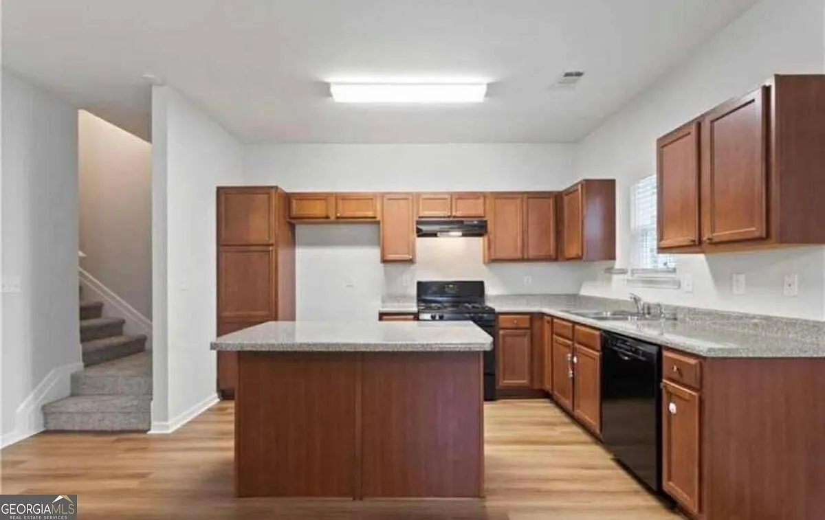 3 bed, 2.5 bath, $2,500 — Photo 3
