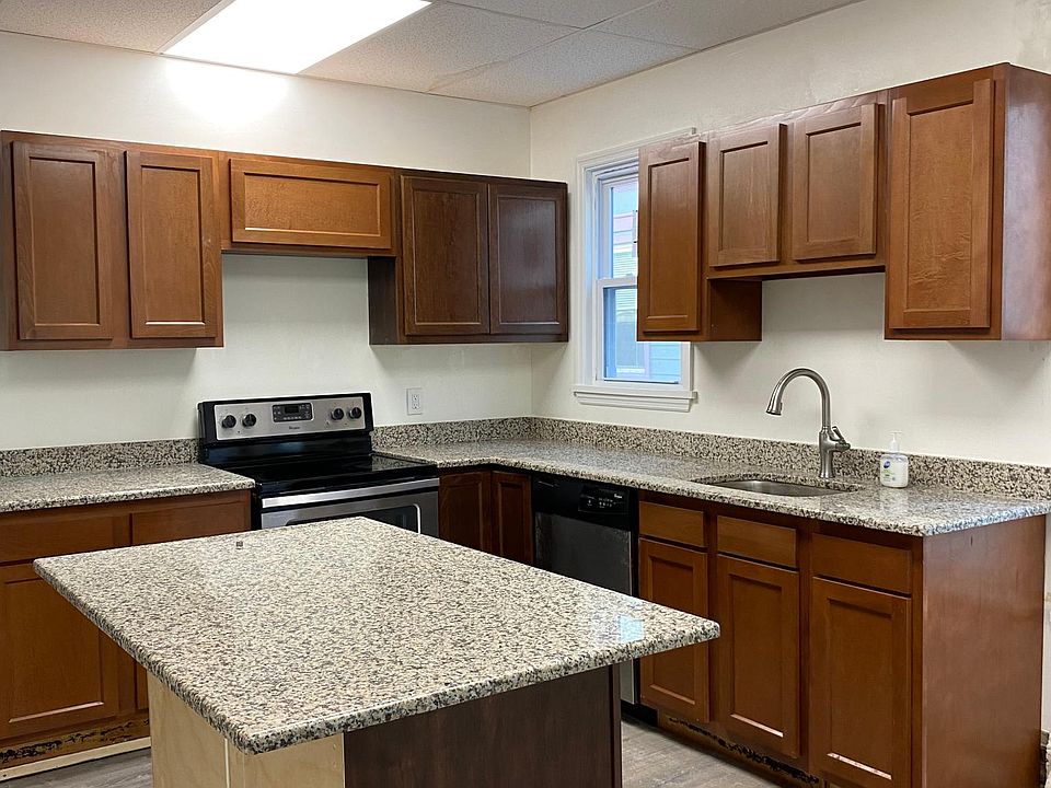 Gourmet kitchen