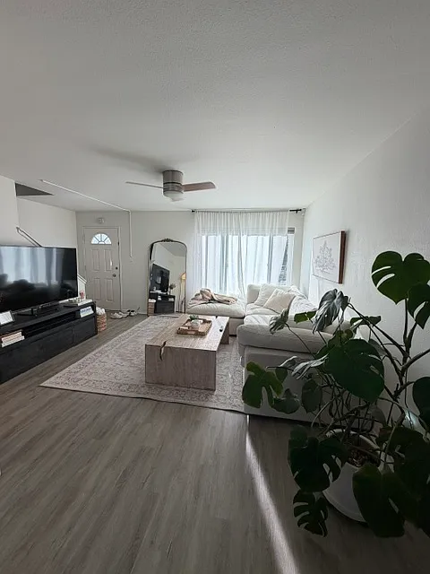 2 bed, 900 sqft, $3,000 — Photo 1