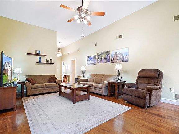 4th image of 2515 Bonnie Dell Dr
