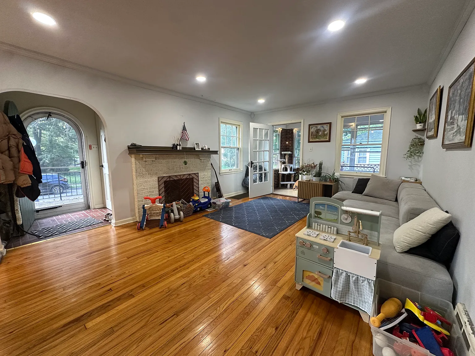 4 bed, 1602 sqft, $2,140 — Photo 2