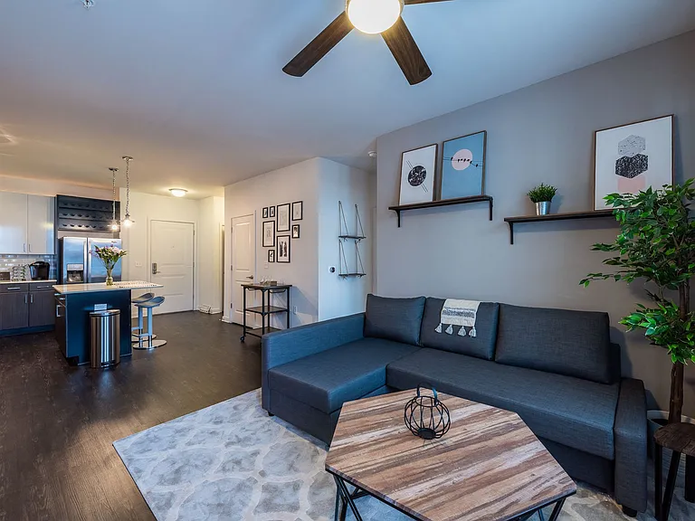 Station R Apartments — Photo 7