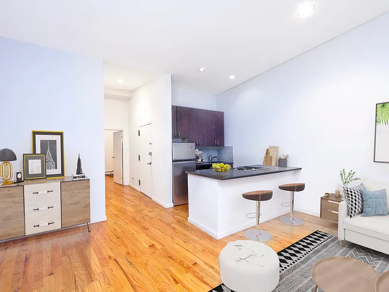 53 Nassau St #3 — Photo 2