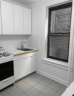 3rd image of 240 W 15th St APT 17