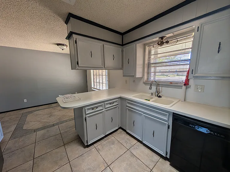 305 Rayburn St — Photo 20