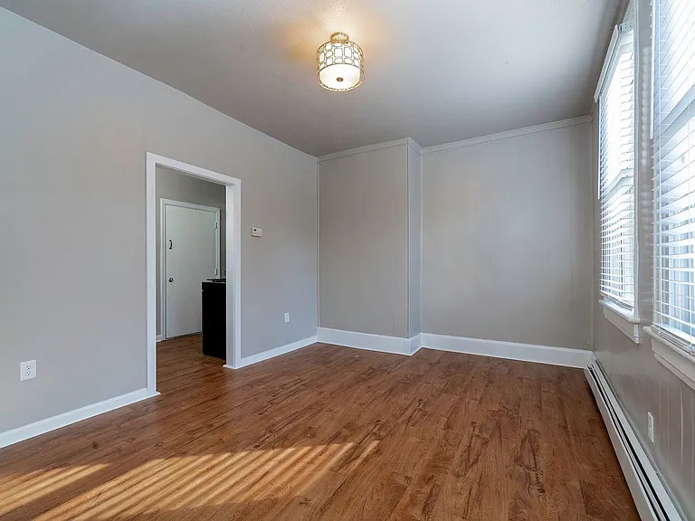 3833 Acorn St — Photo 2