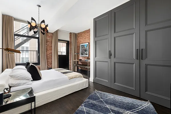 Sold by Compass | media 22