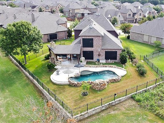 3rd image of 426 Heritage Ln
