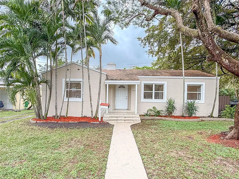 410 Pinecrest Dr — Photo 1