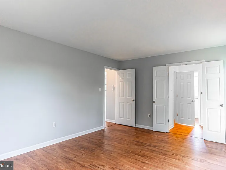 121 Nottingham Ct — Photo 20