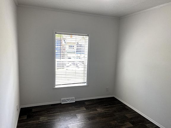 4th image of 308 Elm Ave #B