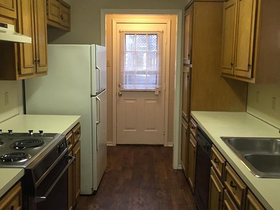 3rd image of 304 Mill Creek Cir