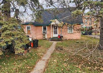 1st image of 1524 Oakwood Ave