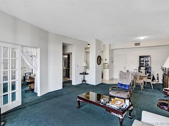 4th image of 3600 Mystic Pointe Dr #Penthouse 09