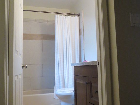 5th image of 4045 River Woods Dr