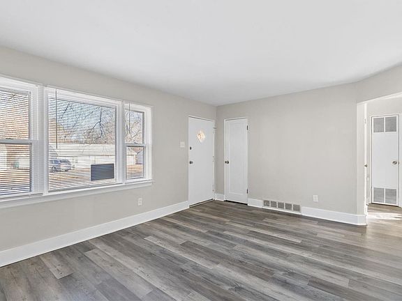 4th image of 9863 Lorna Ln