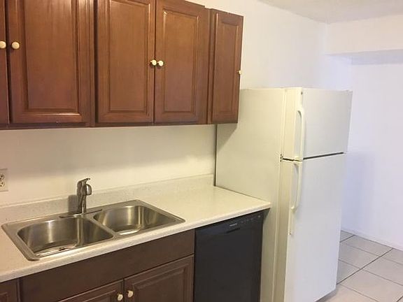 5th image of 1002 Green Pine Blvd APT D1
