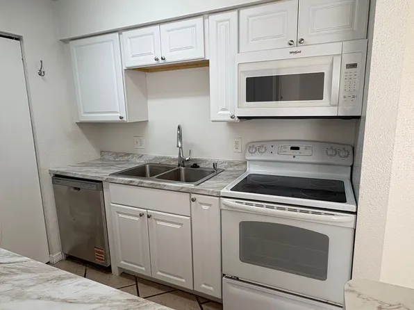 2855 Winkler Ave APT 113, Fort Myers, FL 33916