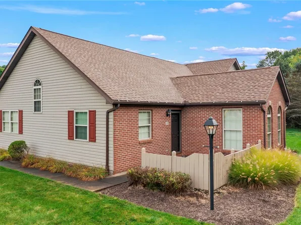 132 Barrington Dr, Oakdale, PA 15071
