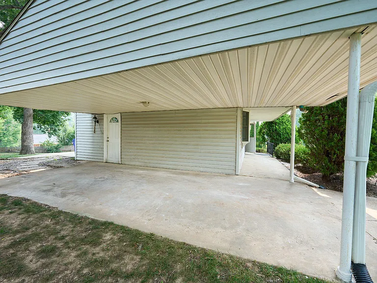 2924 Gracefield Rd — Photo 47
