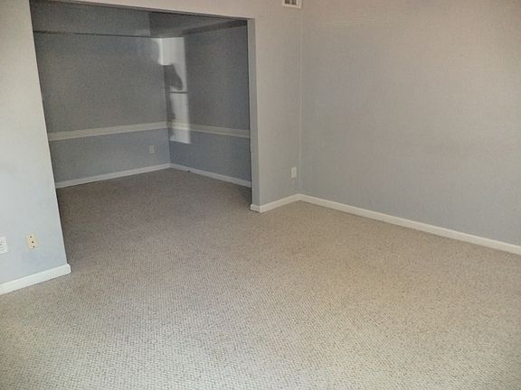2nd image of 803 S Grosvenor Ct
