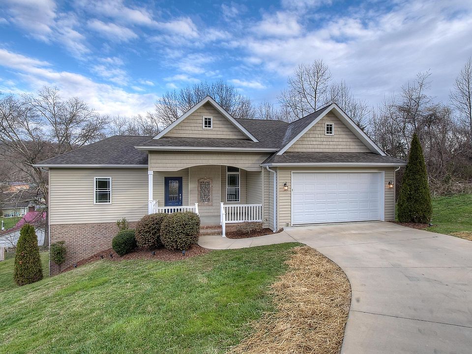 1st image of 102 Parker Dr