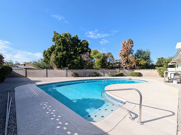 2nd image of 1201 E La Jolla Dr