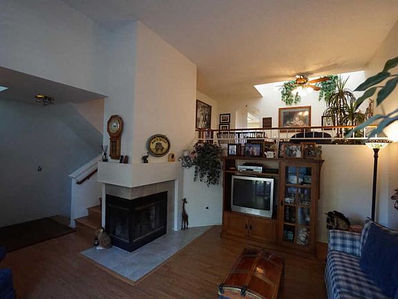 3rd image of 4892 Sullivan St
