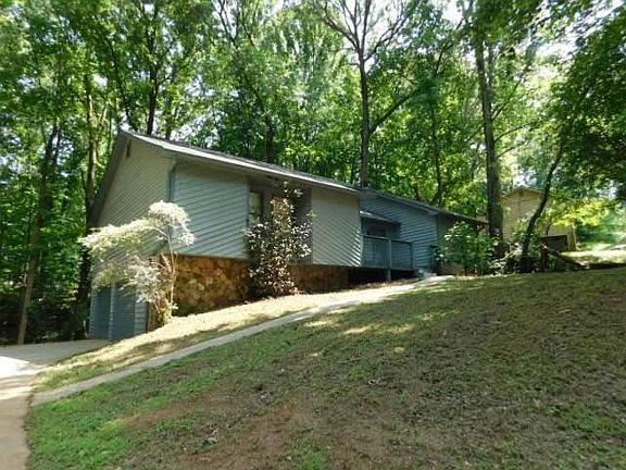 2nd image of 506 Magnolia Dr