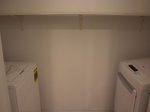 3rd image of 2121 W Jefferson St