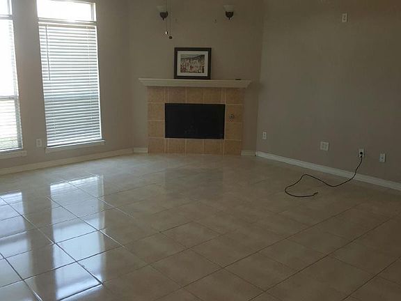 2nd image of 320 Fountain Dr