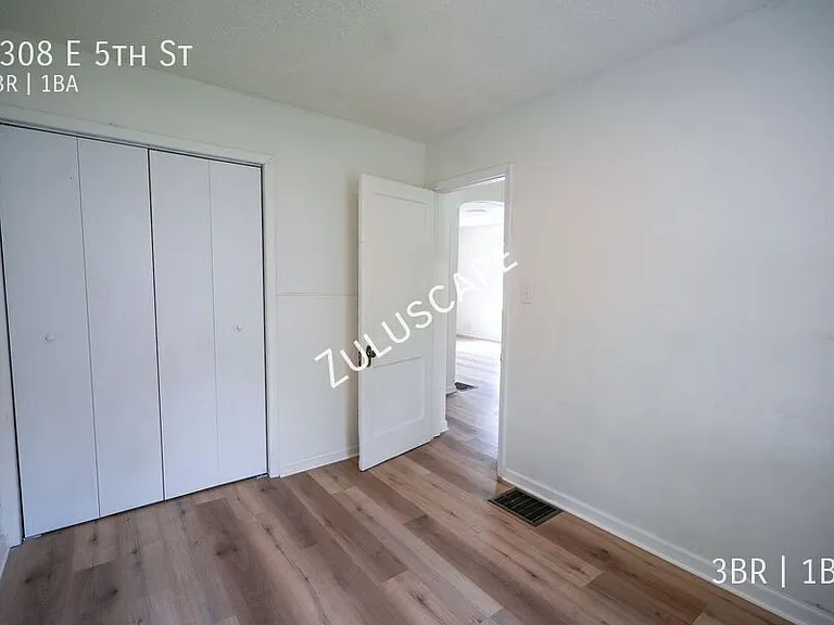 2308 E 5th St — Photo 6