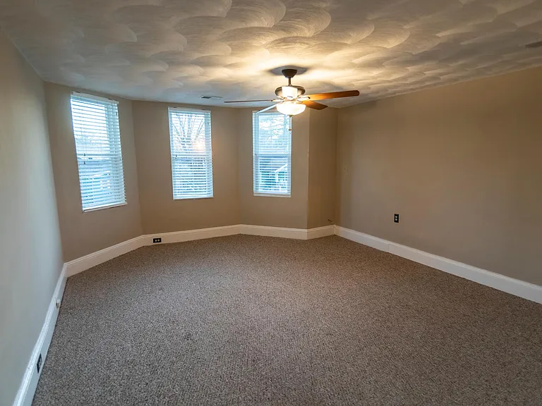 1402 Lafayette Blvd #4 — Photo 2