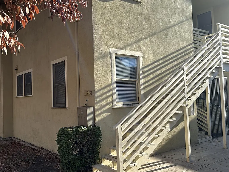 1218 L St #B — Photo 4