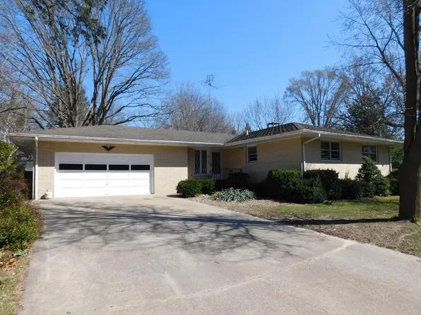 305 S Smith St, New Buffalo, MI 49117