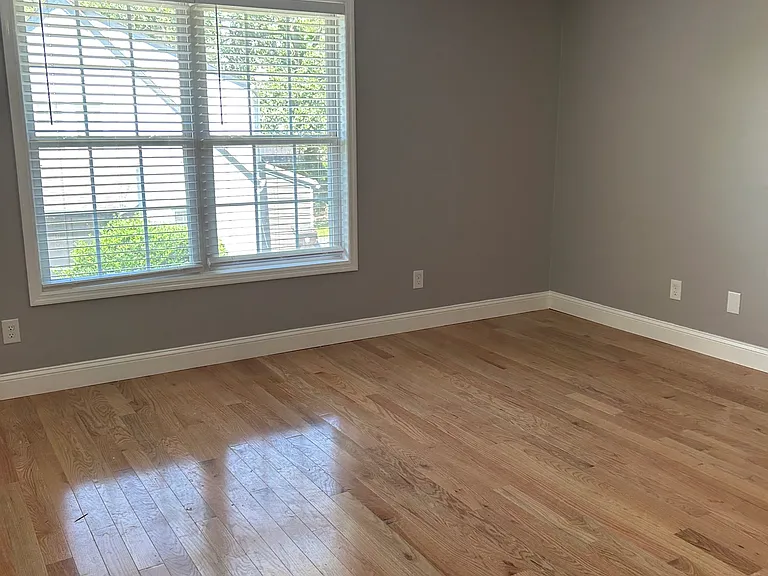 305 Walnut St — Photo 10