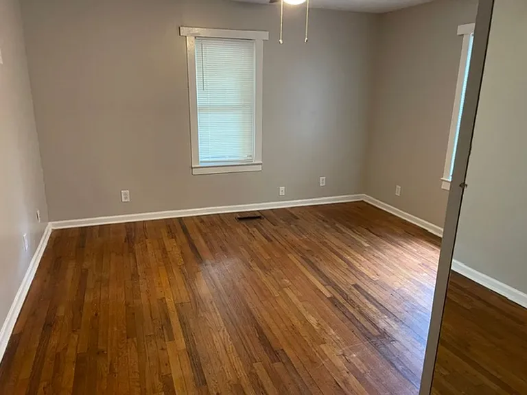 147 Mallory Dr — Photo 3