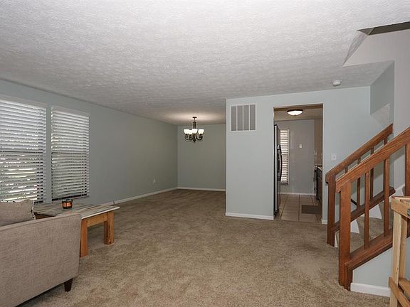 3rd image of 186 Assisiknoll Ct