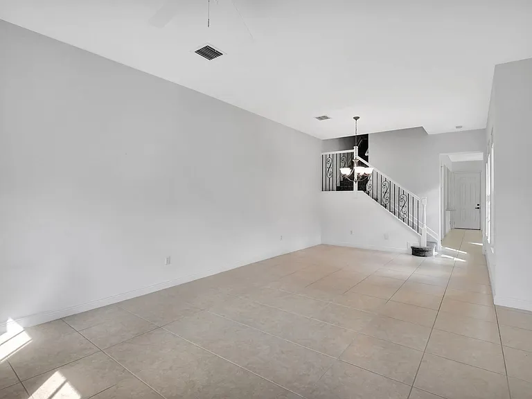 838 NW 83rd Ln — Photo 9
