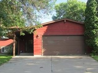 7455 Meadowwood Ct, Brooklyn Park, MN 55444