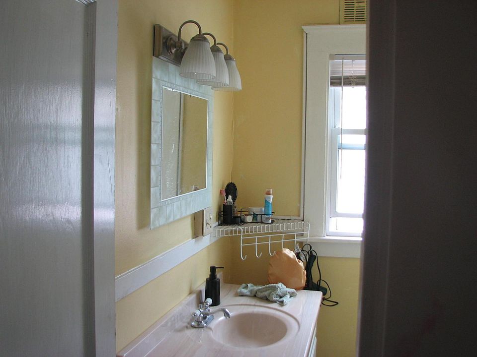 Bath room sink.