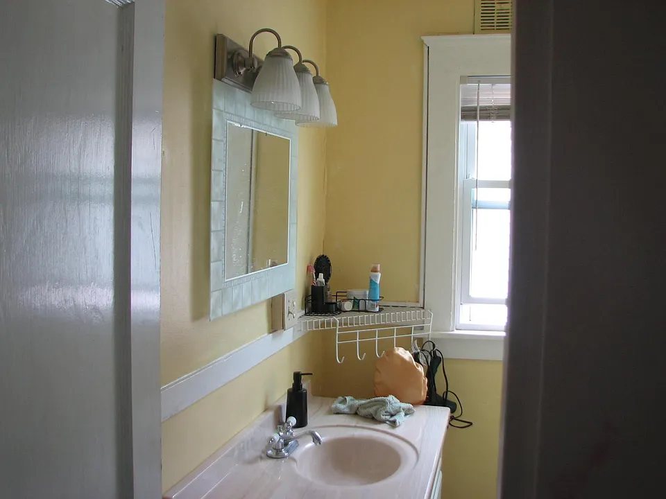 Bath room sink.