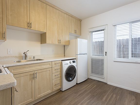 3rd image of 4917 Saratoga Ave #0