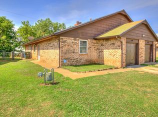 616 Peppertree Ln, Midwest City, OK 73110