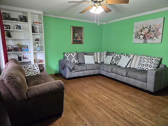 3rd image of 811 N Glenwood Pl