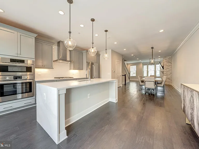 10326 Grosvenor Pl — Photo 17